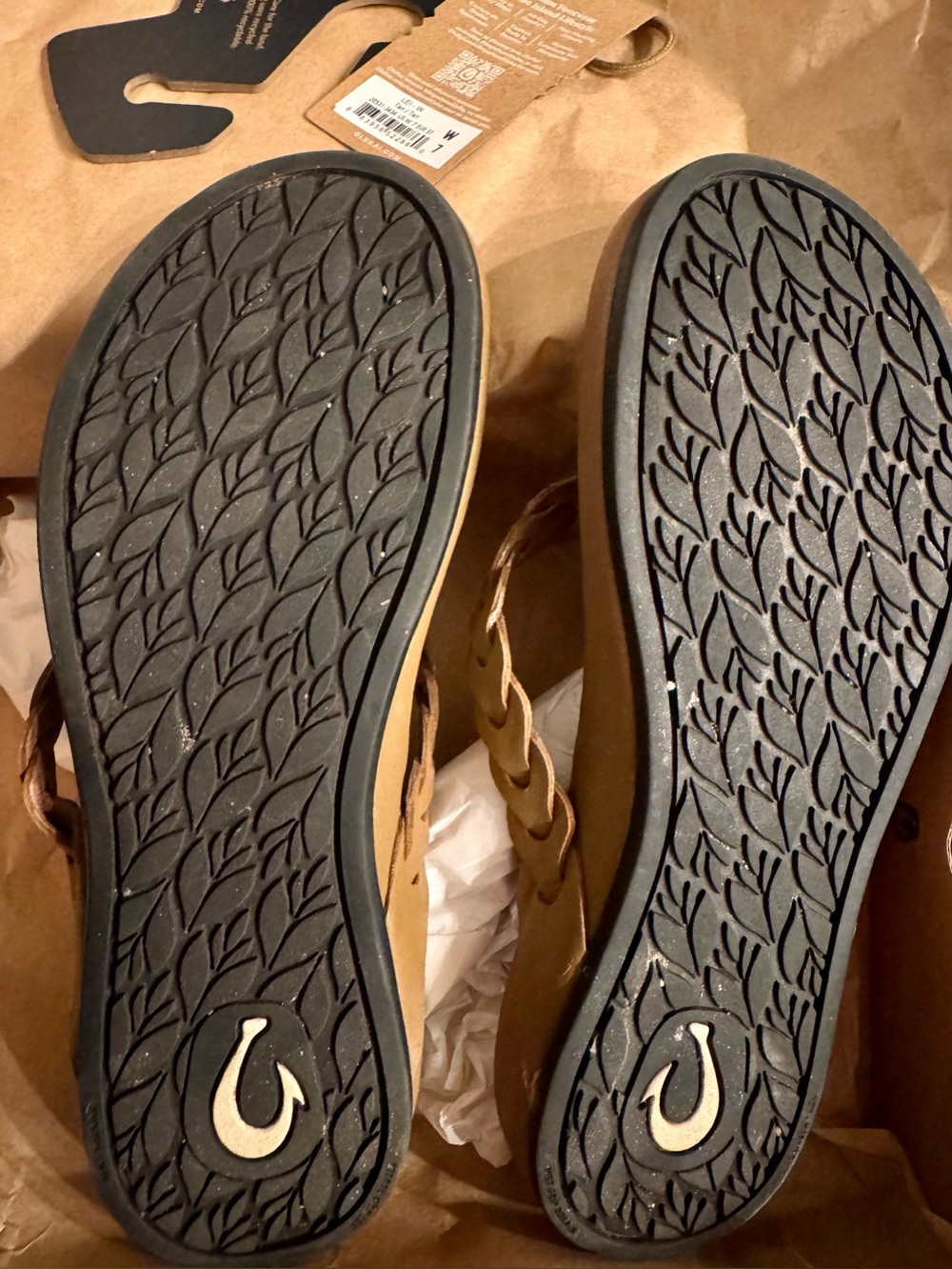 OluKai Lei flip flops - Picture 4 of 10